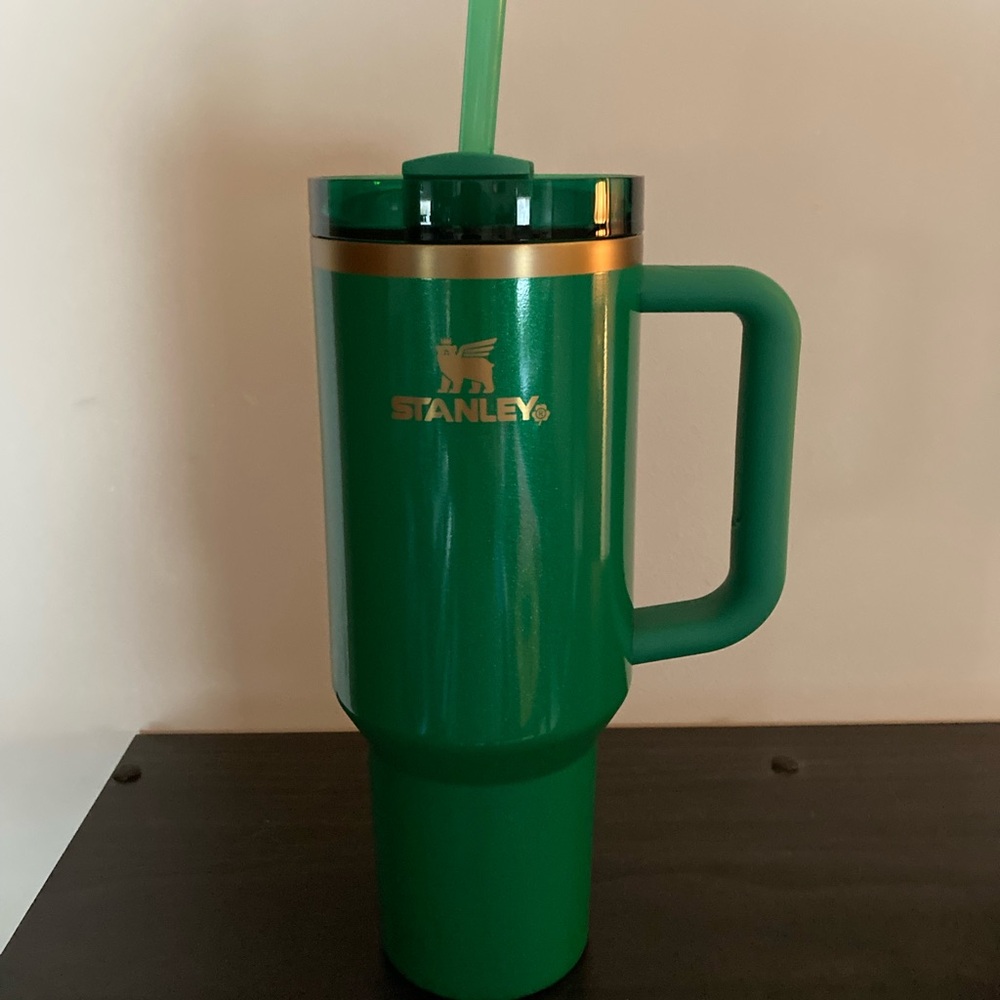 Stanley St Patricks Quencher FlowState 40oz Shamrock Green New | SHIPS FAST ✅